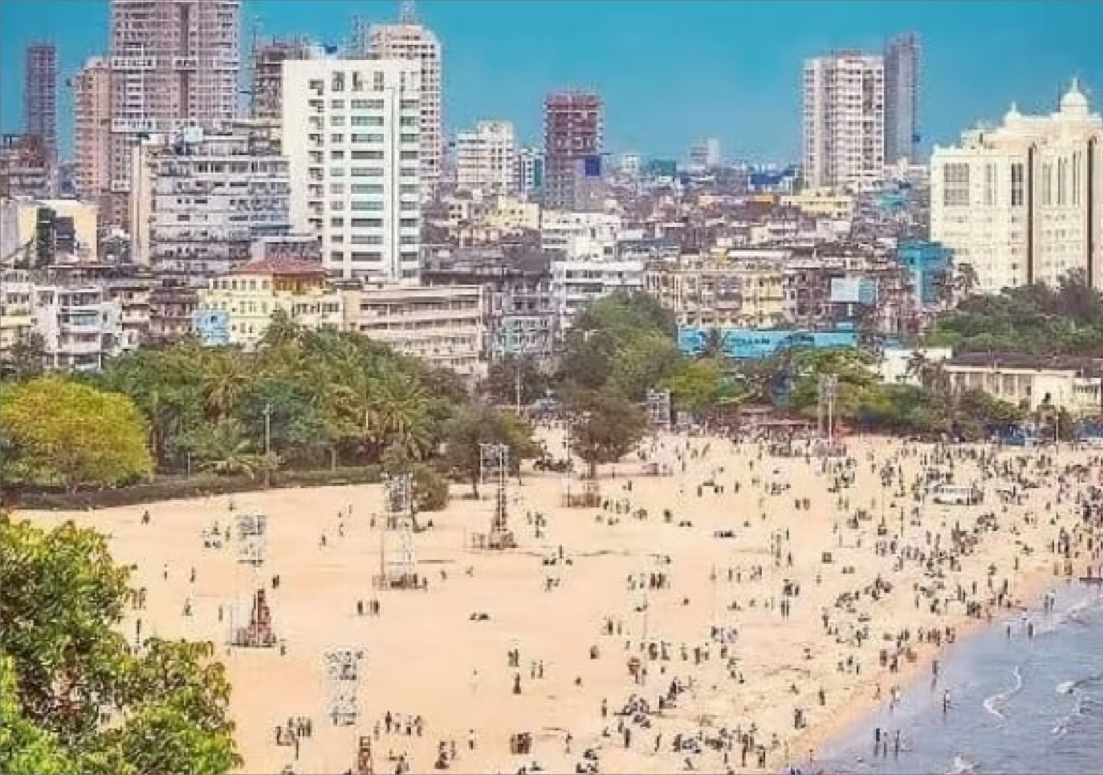 Girgaon Chowpatty - Show from Running Bus
