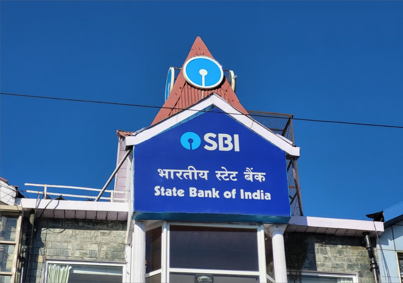 State Bank of India - Show from Running Bus