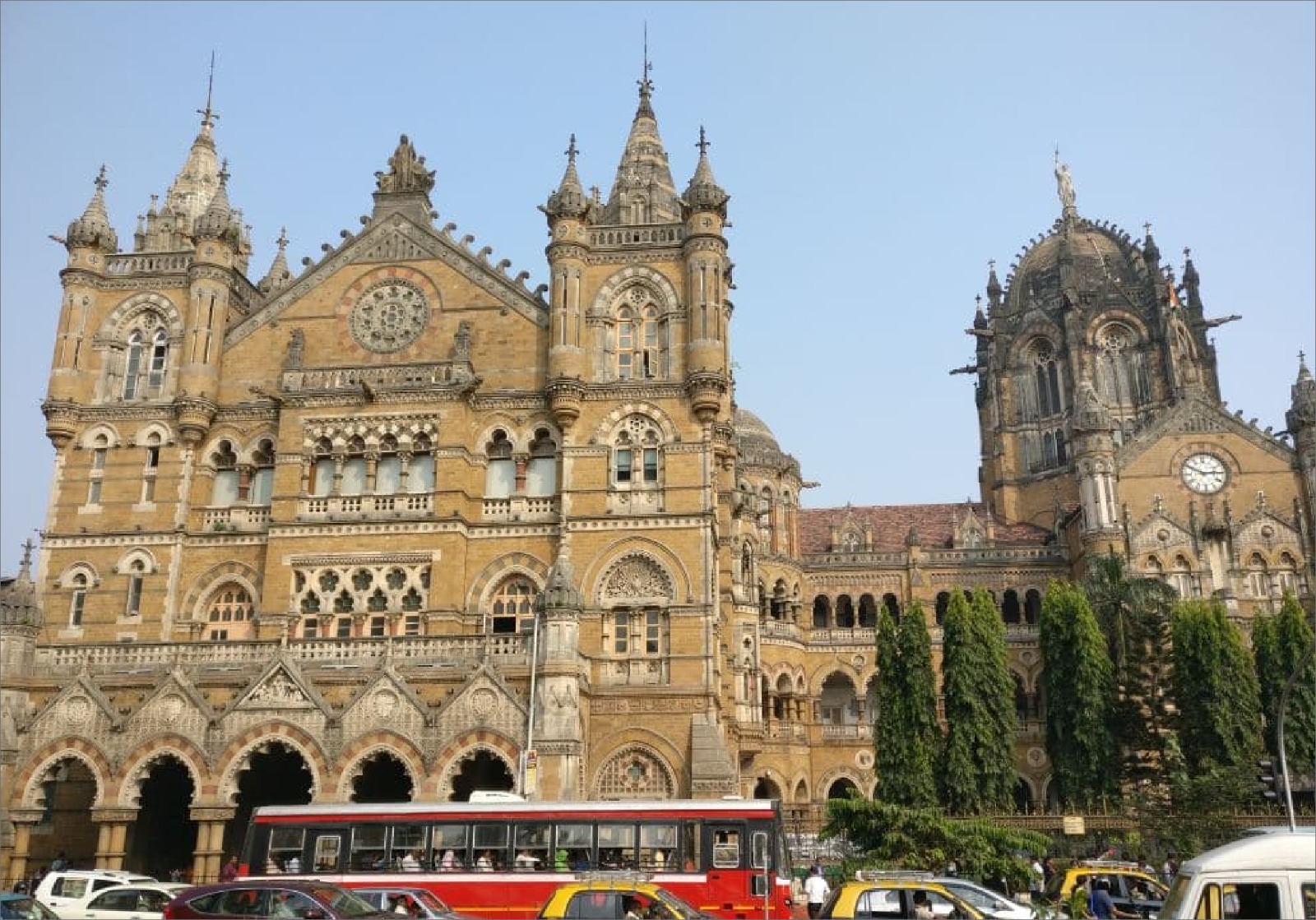 CST (Chhatrapati Shivaji Terminals) - Show from Running Bus