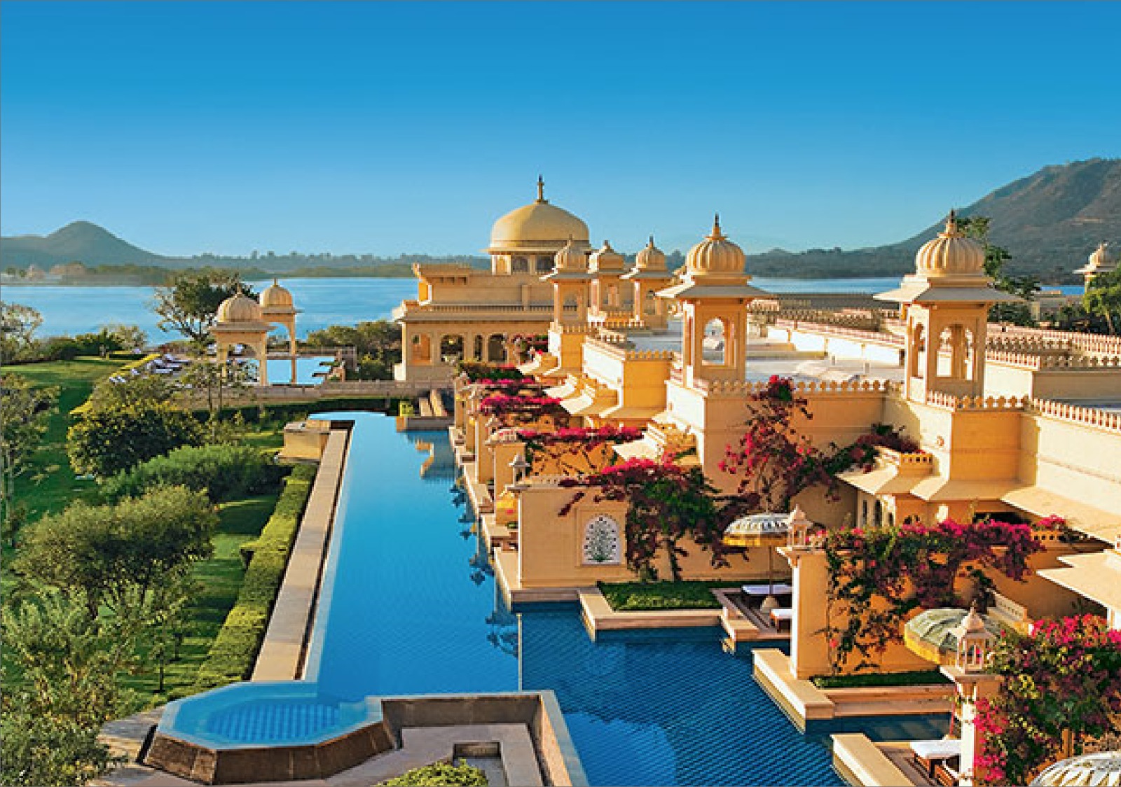 Oberoi Hotel - Show from Running Bus